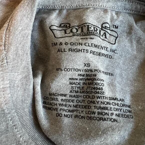 Women's Heather Gray La Luna Graphic Short Sleeve T-Shirt - Size XS - NWT - Picture 2 of 5